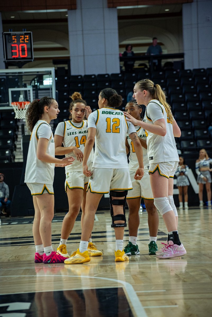 LMCBobcatsWBB's tweet photo. the huddles gotta be tight 🔋 https://t.co/oqpRsfnCTC