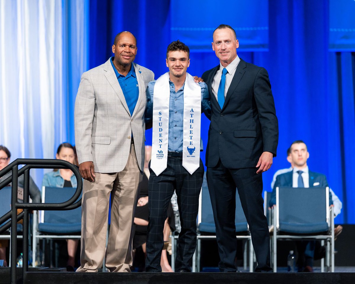 UBmenstennis's tweet photo. Special night honoring our special graduates 🎓🤘

Theodoros Mitsakos - Communication BA (Law minor)

Clement Mainguy - Business Analytics MS

Faiz Nasyam - Business Administration MS

Emiliano Jorquera - Global Affairs BA/Law &amp; Politicial Science Minor

#ForeverABull https://t.co/X4kvrBvrSJ