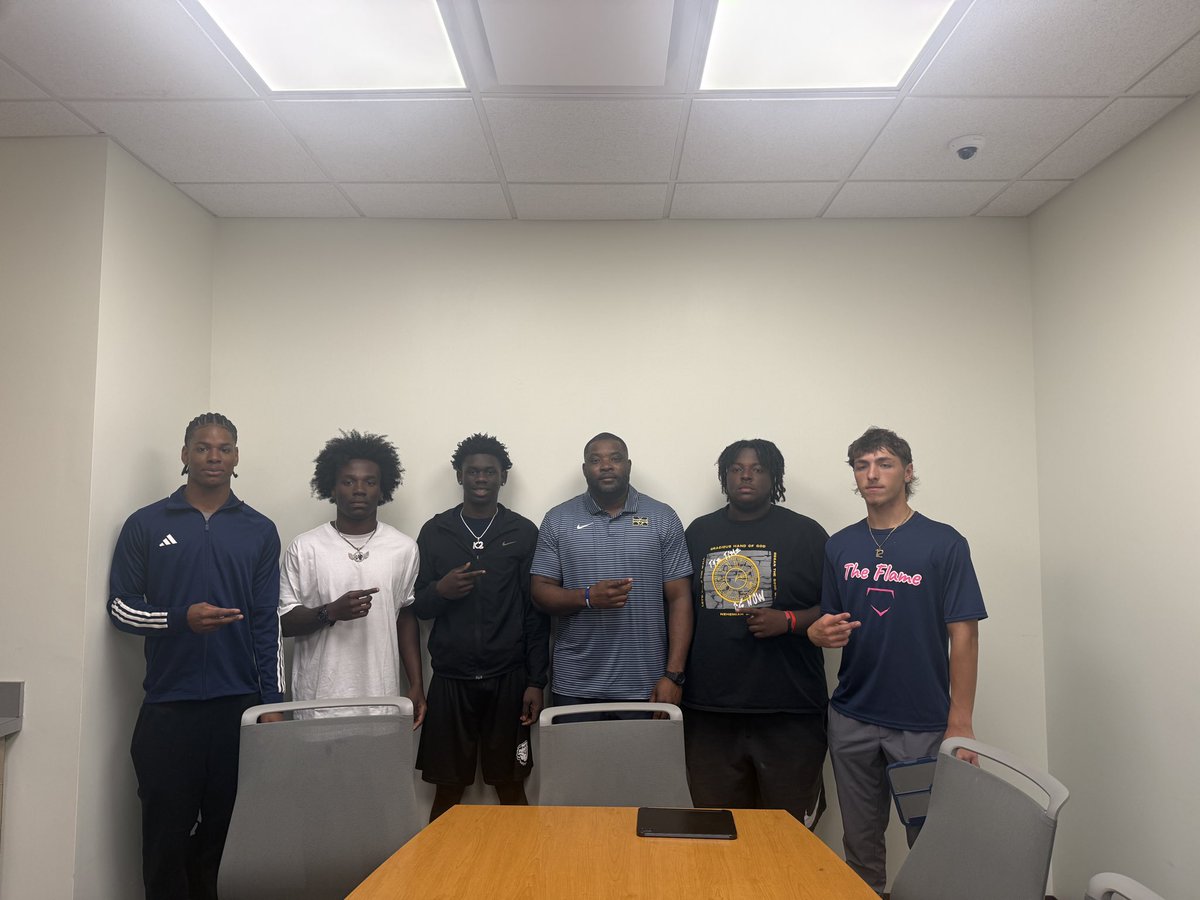 coachthig2's tweet photo. Thanks for stopping by Terry High School! #South78 @SouthernUsports @MGCCCBulldogs @EMcCray70 https://t.co/K3121H4Von