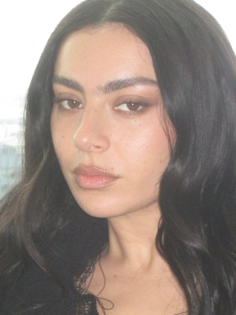 sophia tweet media