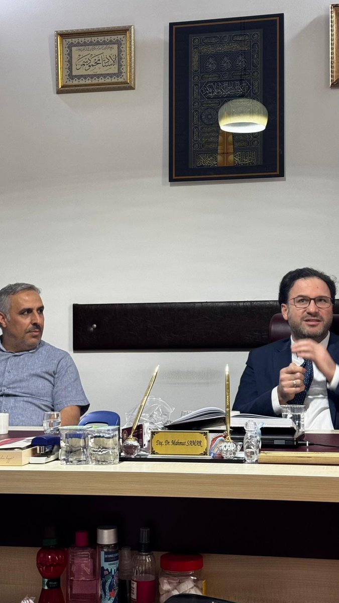 mahmutsamar_'s tweet photo. Bugün yüksek lisans dersimizde çok değerli bir konuğumuz vardı! Muhterem hocamız @ProfMuratSimsek bilgi ve tecrübeleriyle dersimizi şereflendirdi.  Teşekkürler hocam. https://t.co/wAgzv4myEN