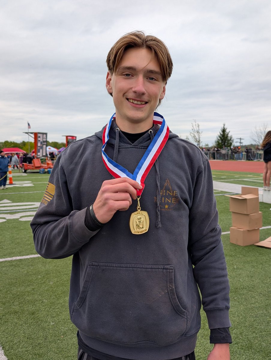 Mlove_Trib's tweet photo. Freeport's Mackenzie Magness (2A pole vault), Deer Lakes' William Bagley (2A 300 hurdles) and Plum's Owen Proskin (3A long jump, 110 hurdles) capture WPIAL titles so far at Slippery Rock

@TribLiveHSSN @FASD_Athletics @DeerLakesAth @PlumAthletics https://t.co/HlG4LTs3Dl