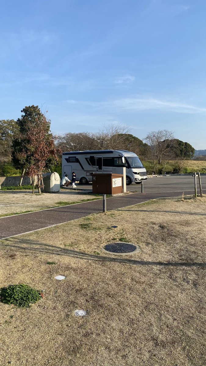 ftd_1122's tweet photo. 【九州おすすめ車中泊🚐】
福岡県八女市「べんがら村」♨️

✔︎ 温泉あり
✔︎ 電源付き🔌
✔︎ 子供の遊び場あり
✔︎ 綺麗な炊事場
✔︎ 裏に広い公園あり

リニューアルしたばかりで綺麗✨
ファミリー車中泊にも快適でした👨‍👩‍👧

📍福岡県八女市
💰2500円

#車中泊 #RVパーク #福岡観光 https://t.co/D4IOPpnsuN