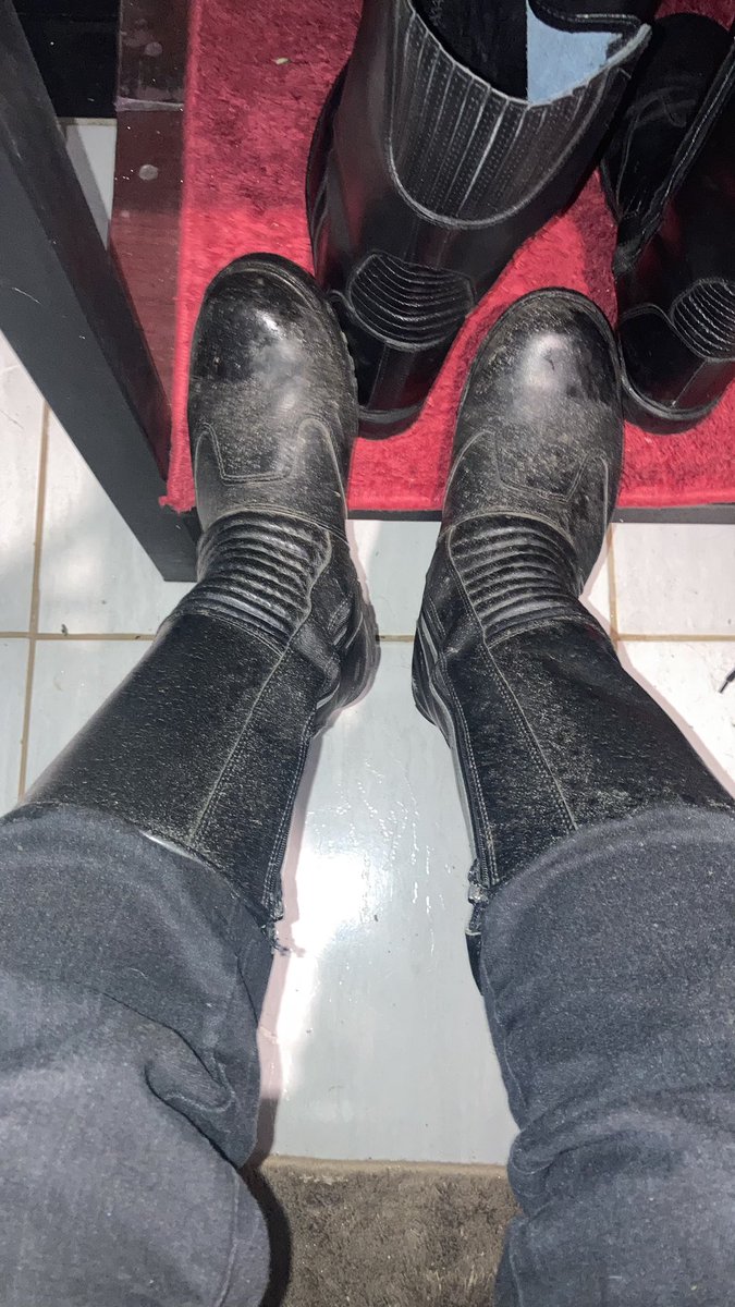 latex_bootss's tweet photo. Alguém pra limpar? https://t.co/QOOFrduibw