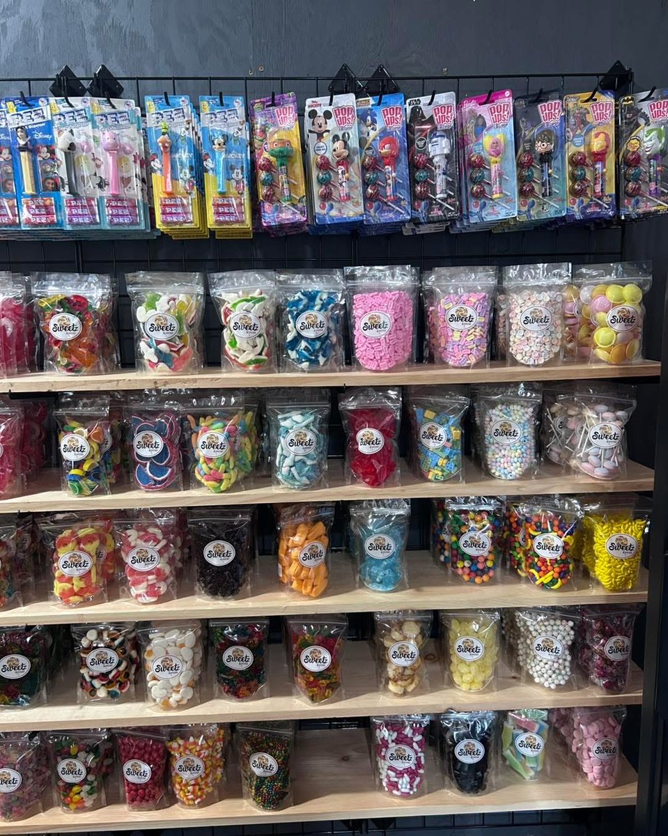 Sheep603Dog's tweet photo. New Candy Store 404 Main Street in Alton Bay. https://t.co/04g4ywlK2C