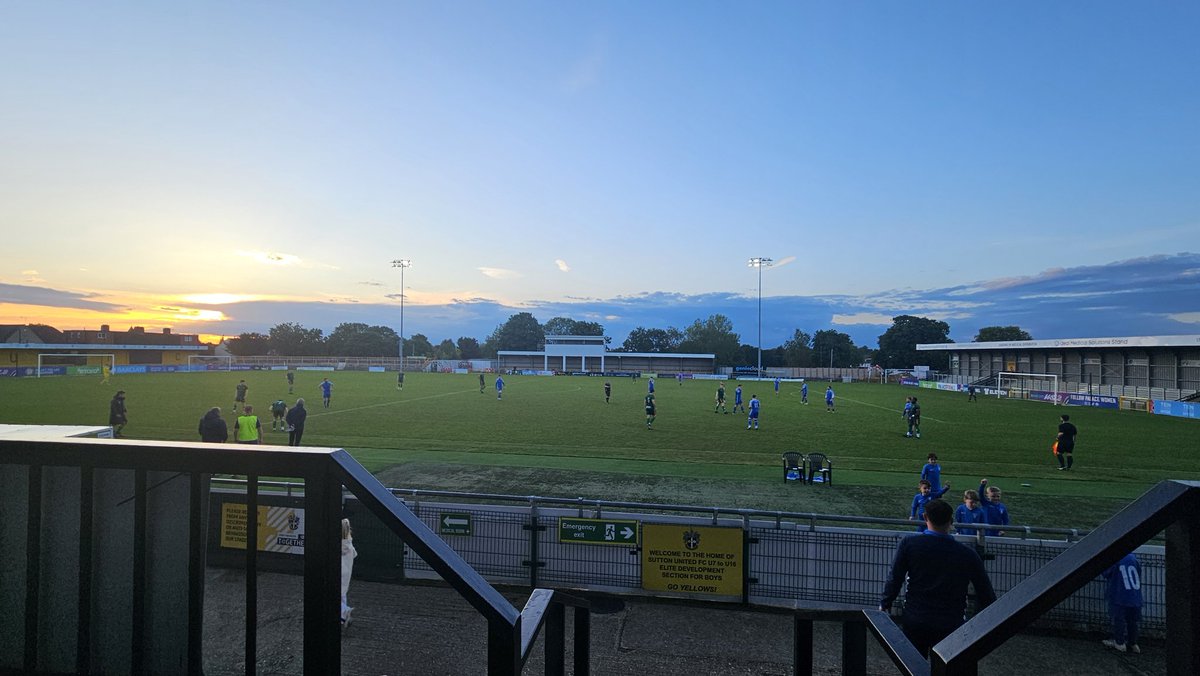 ibcfc61's tweet photo. #matchhopping tonight @worcesterparkfc 3 v 1 @BIFCXI at @suttonunited @SurreyPremierFL @NonLeagueCrowd @ThePNLP https://t.co/lNFjCZasWV