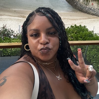 theebigsteppaa's tweet photo. Feeling very generous today 👣👣💋📲📲 https://t.co/nXtn8vaZjF