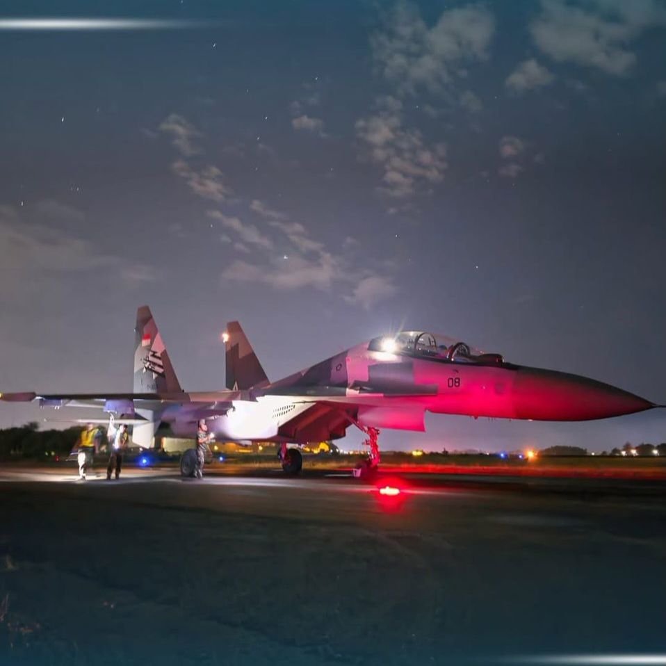 Idawmnz's tweet photo. I'm probably late to this but a friend sent me photos of Indonesian su-30mk2s during a recent exercise https://t.co/bnJJUKBzR5