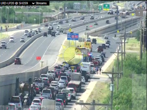 ラ0716-23まとめ LAREDO - Crash on the SL 20 northbound frontage road north of SH