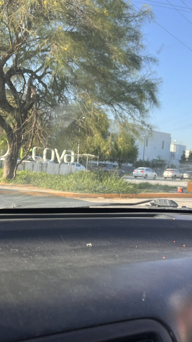punchrd's tweet photo. @Cesargarzaarr @ApodacaOficial 

El “bordo o tope “que pusieron en calle matamoros frente al acceso de Recova es una estupidez que quedará en libros , darle beneficio 100 vehículos sobre miles que intentamos salir de Apodaca es una burla y una falta de sentido común https://t.co/0rJeAgjTqm