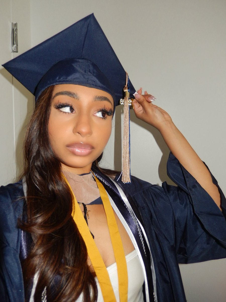 itsclippt's tweet photo. Da grad, Degreed https://t.co/CjKJ33Fc5S