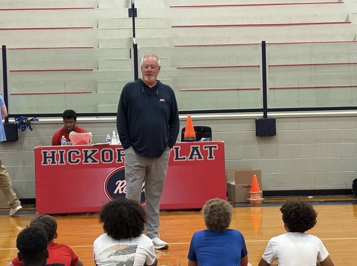 HFRebel_Hoops's tweet photo. Earlier this week our campers heard from former Rebel player &amp; coach Don Reed. Coach Reed spoke on working outside of practice, listening to coaches, and always giving your best effort. 🏀❤️ #BuildTheCulture #BrickByBrick https://t.co/WYFsxAF5Im