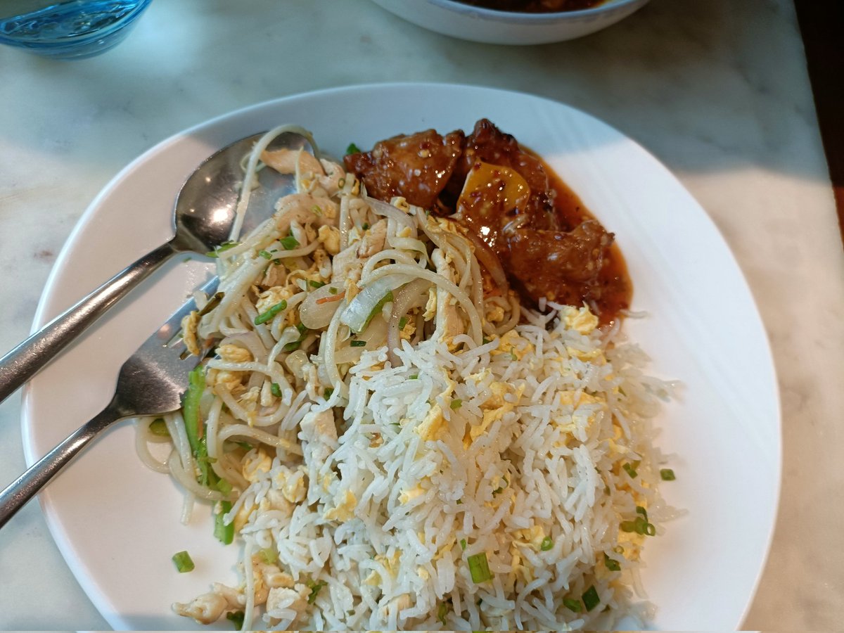 arin0z's tweet photo. Some nice food,ate some sushi and yakisoba but forgor to take pic https://t.co/EeE0Z52NSt