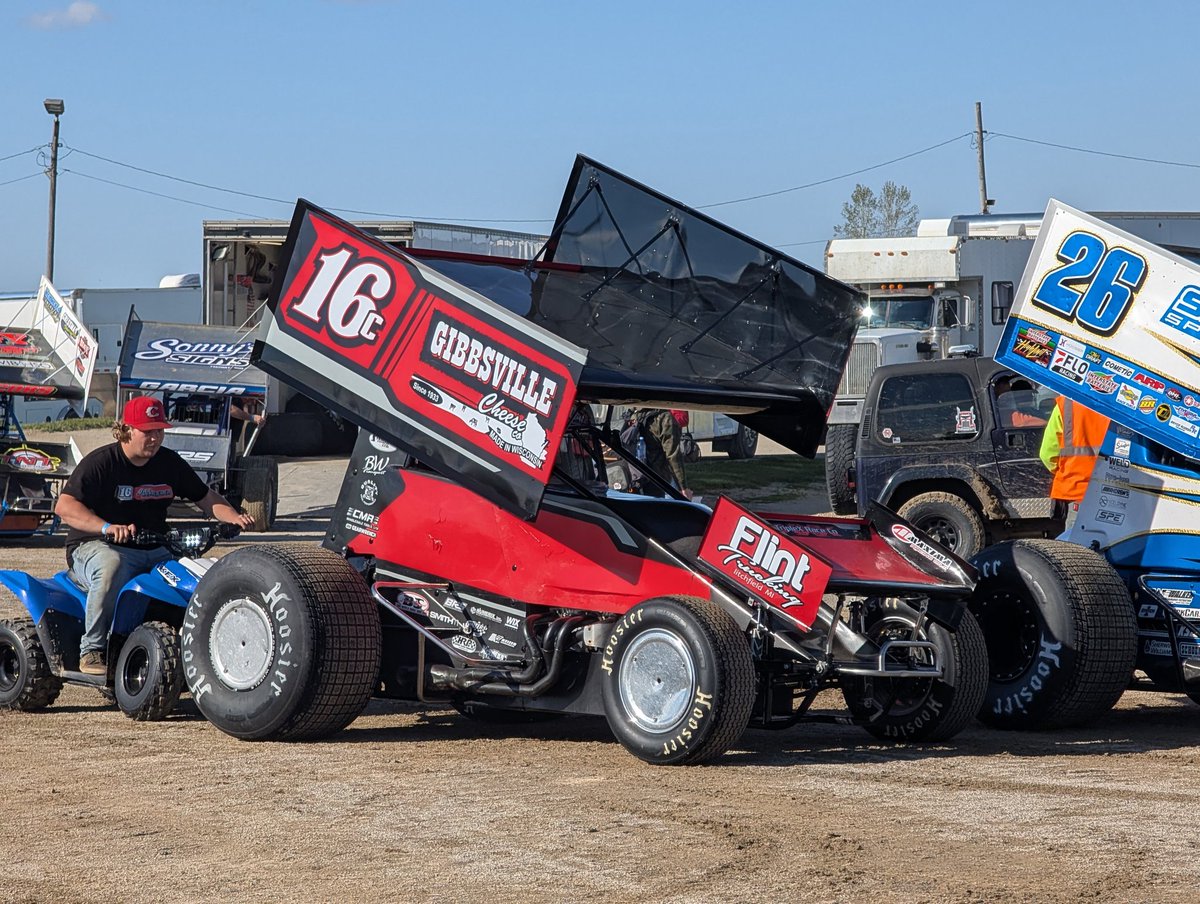mikevleone's tweet photo. .@SkylarGee99 is aboard Greg Wheeler's #16c @atticaracewyprk prior to joining back up with @WorldofOutlaws tomorrow night at Eldora https://t.co/x7yOyzRd0h