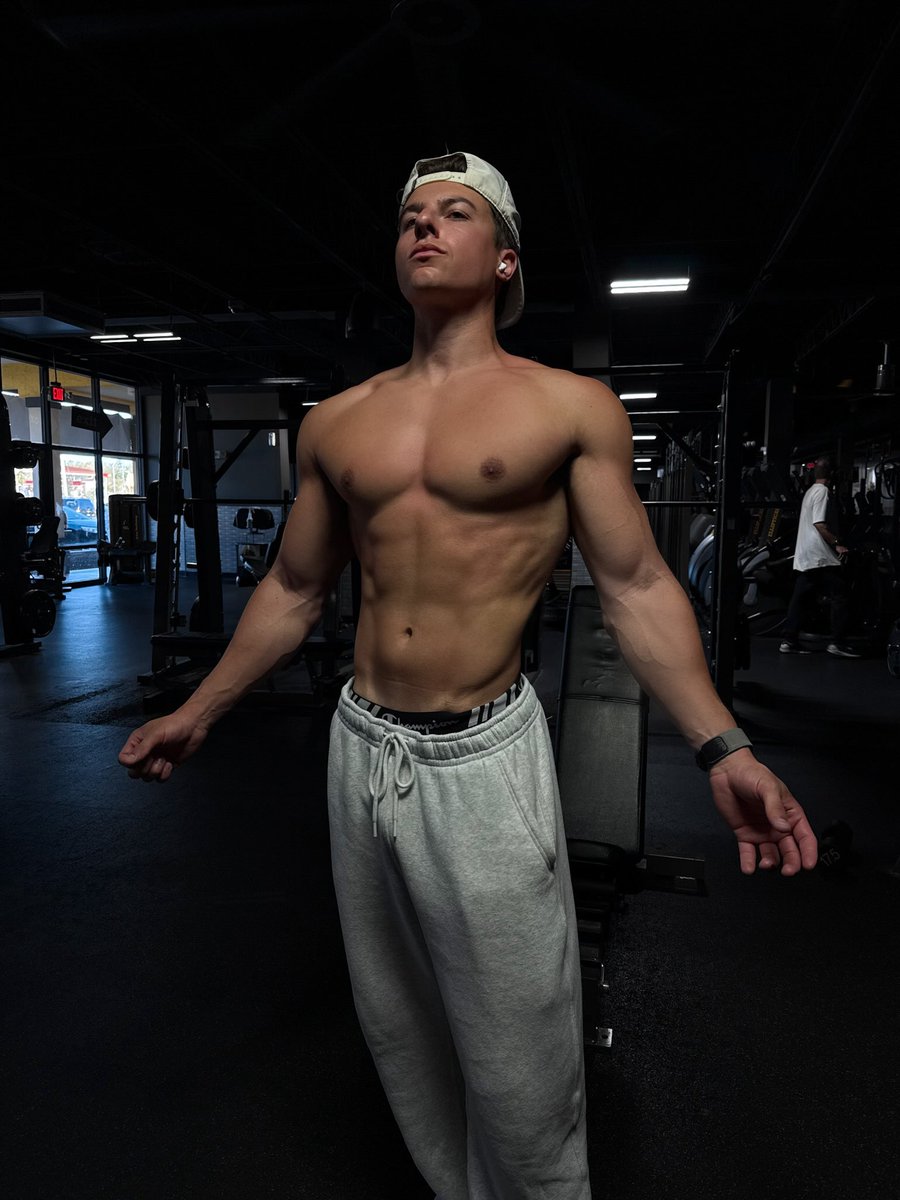 ntmalpha's tweet photo. Surprise me ⬇️
https://t.co/0HkeuH5wc4 
Cashapp - noahmiller2424
Venmo - Noah-Miller-421 
PayPal - Noahmilla24
#muscle #biceps https://t.co/04pn6eaRTN
