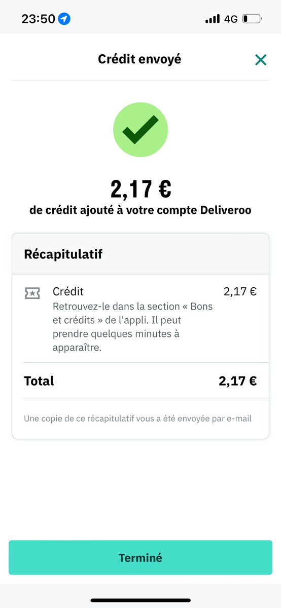 mdgrl__'s tweet photo. @Deliveroo_FR 1h de retard, le livreur qui débarque en voiture avec ma commande vulgairement jetée sur le siège arrière sans sac isotherme, le Chat qui donne une estimation de 16min qui se sont transformées en 40min, pour 2€ de compensation ? https://t.co/jWbuL0NkUa