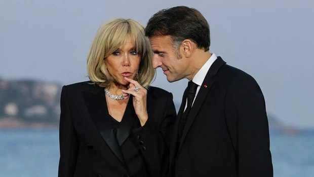 _Adama_2002's tweet photo. macron: Quand l’Afrique réussit, l’Europe réussit, et vice-versa !
Que la France ait besoin de l’Afrique pour assurer sa propre survie ne veut pas dire que l’Afrique ait besoin de la France. 
Traduction en français facile: Quand l'Afrique est pillée par l'Europe, l'Europe réussit https://t.co/2oMuaTA2VO