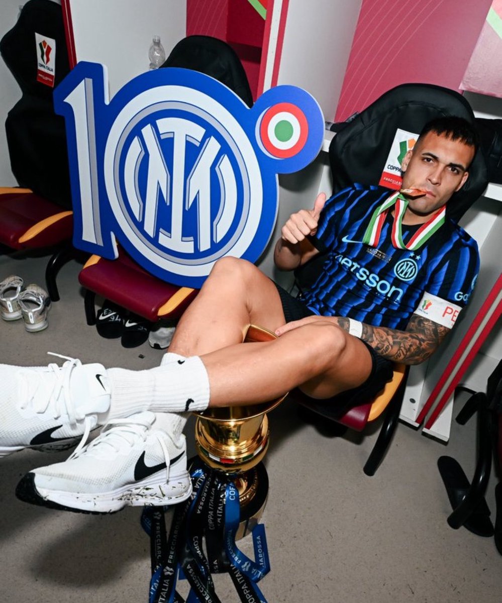 ArgFootballCoin's tweet photo. 🇦🇷 Lautaro suma otra copa 🏆🇮🇹  
El capitán aparece otra vez para ganar la Coppa Italia.

🇬🇧 Lautaro adds another trophy 🏆🇮🇹  
The captain delivers again to win the Coppa Italia.

#Lautaro #Inter #CoppaItalia #Argentina https://t.co/GrtmN2GzD5