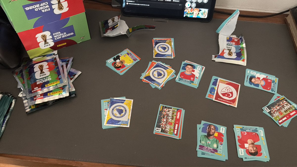pier7404's tweet photo. @PaniniSportMx Una caja con puro repechaje no puede ser que para en la caja para llenar el albim del mundial salgan solo 6  selecciones, como se resuelve esto @PaniniSportMx @Profeco https://t.co/OpySr7BDkv