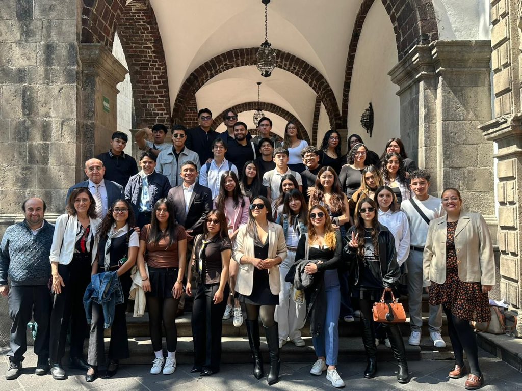 imatiasromero's tweet photo. 📚 Esta mañana en las actividades #OutreachIMR, compartimos con estudiantes de la licenciatura en Negocios Internacionales de la @UnilaEduMx, sobre la estructura y el proceso de ingreso al SEM, las actividades del IMR y los Delegados Juveniles ONU. https://t.co/YsM04ZIgEd