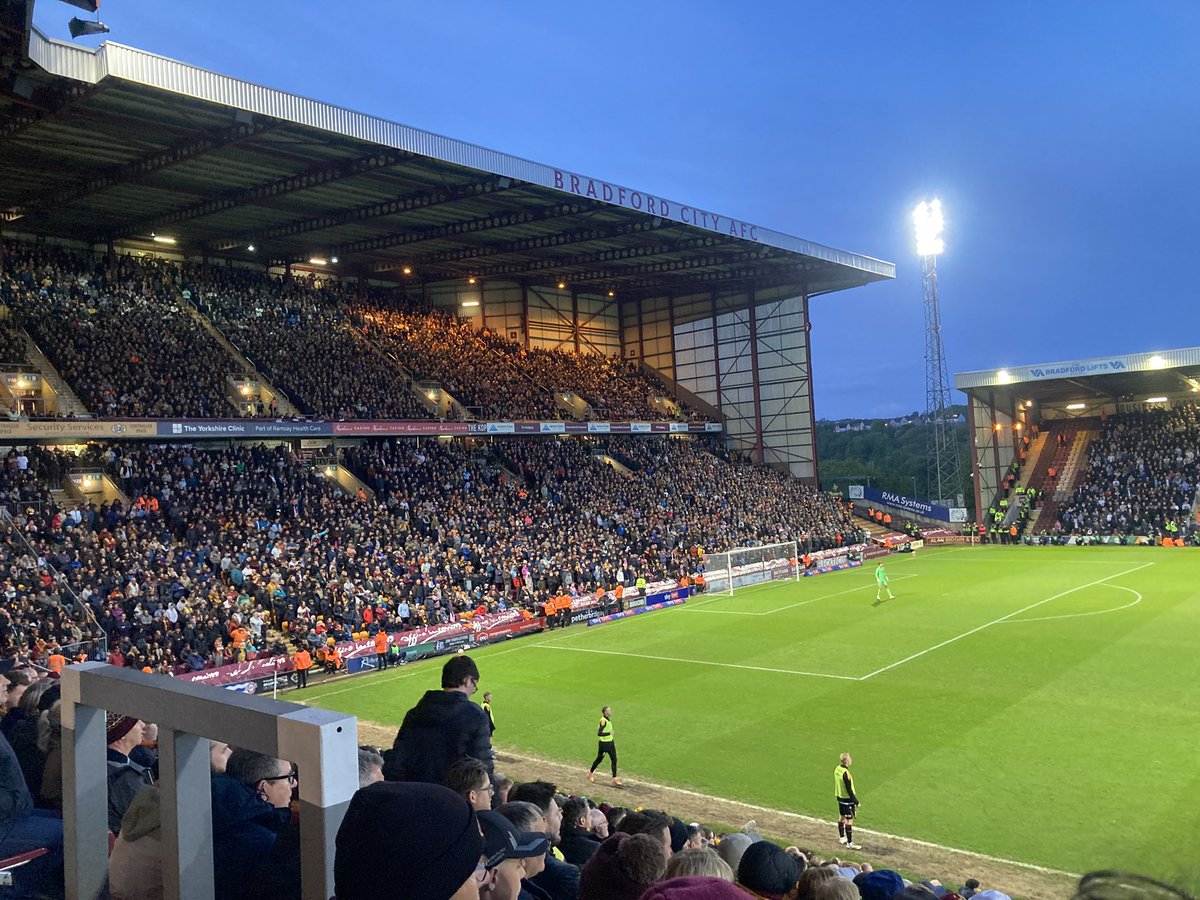 LeGibulet's tweet photo. Proper proud of City this evening. Unlucky not to get a goal when we were on top in the second half, and Bolton hit us with a proper sucker punch. Gutted but proud! we gave the team a fantastic ovation at the end, GA was emotional talking about the reception at the end #bcafc https://t.co/ss4oXwEARF