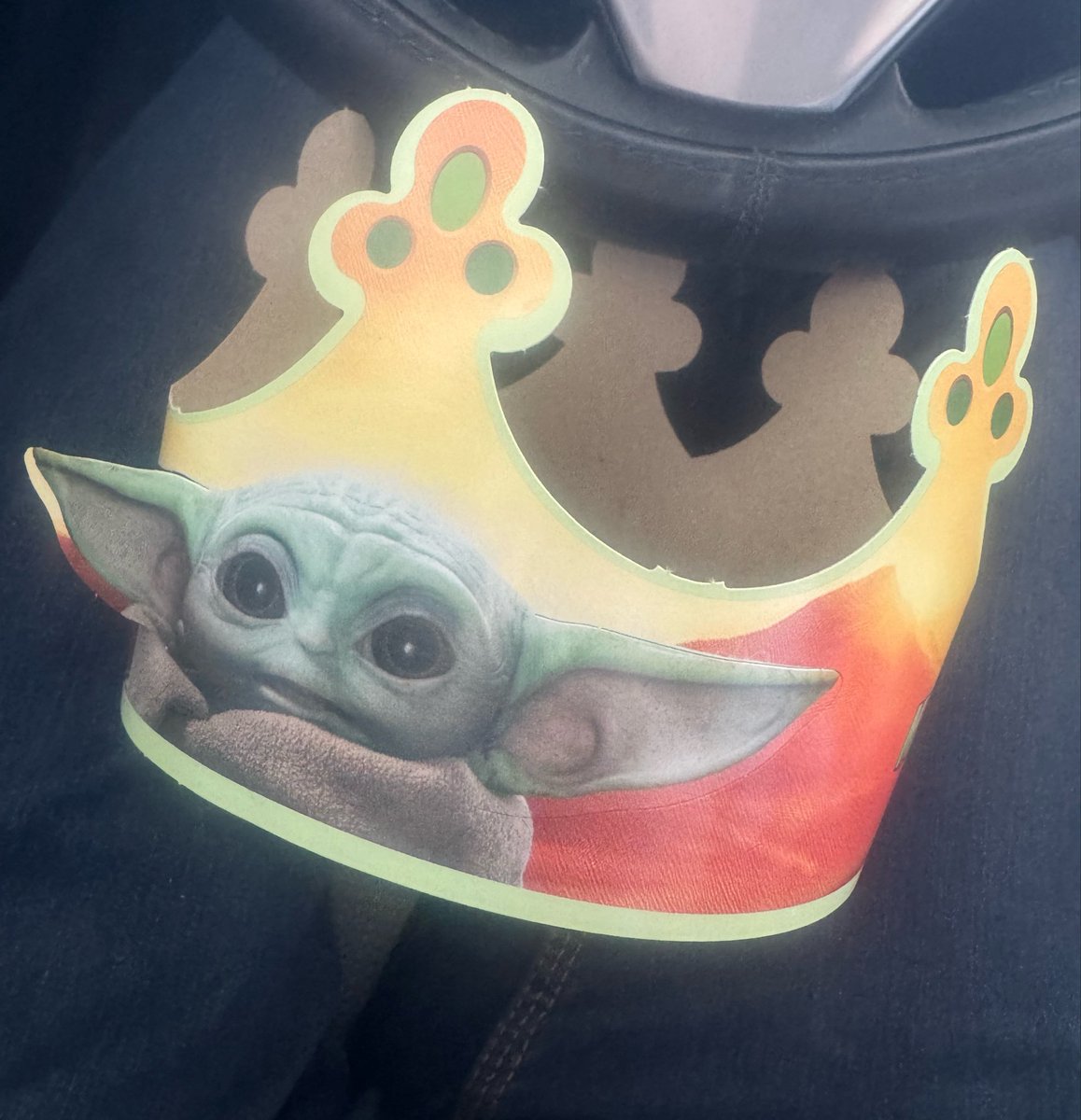 zoom2doomx's tweet photo. Girl at BK gave me this crown unprompted and I don’t even have kids… https://t.co/81uJVzM6SP