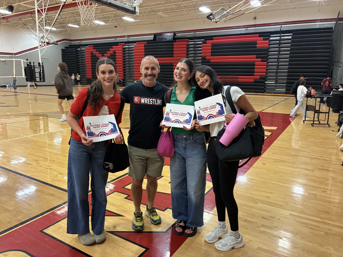 jfactor2's tweet photo. I literally yell at these girls in my 7th hour  class everyday &amp; they finally proved what they’re capable of!  Proud of  these girls (Janie Schutten, Hardin Pippin, &amp; Addie Nichols) who earned the National Fitness Award for being in the top 50% of their age group. #MCR1Pride https://t.co/MPrST6Zsbx