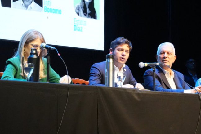 sbatakis's tweet photo. Hoy participé de la clase de inauguración encabezada por @Kicillofok del Curso de Formación Política del @capacitacionicp “Presente y futuro de la Argentina en un mundo en transformación”. https://t.co/mzo21z8GO9