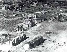WildrnessPickle's tweet photo. @steve_mcmenamy @RealCandaceO I said the something similar on another post. There was two years of hard fighting here and I didn't realize it was so close to the border. War does this to structures.  (Stalingrad post battle below) https://t.co/Ep1R1eUJuI https://t.co/sDYzAwKhEj
