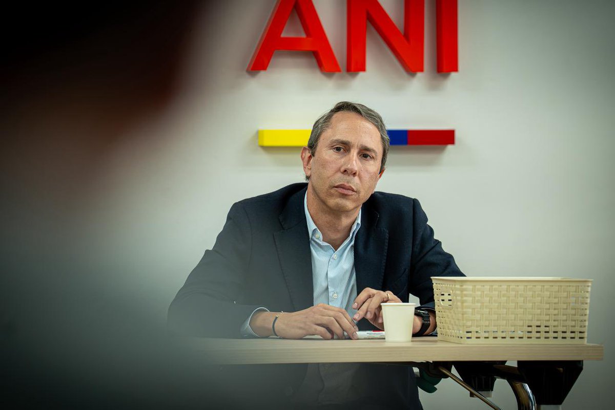 ANI_Colombia's tweet photo. 💬Reiteramos nuestro compromiso de acompañar a la admón. municipal en la búsqueda de soluciones frente a los requerimientos de las comunidades indígenas en Bosconia, que han aumentado progresivamente y han derivado en bloqueos de este proyecto clave para la conectividad del país. https://t.co/S0kLhbF8Kw