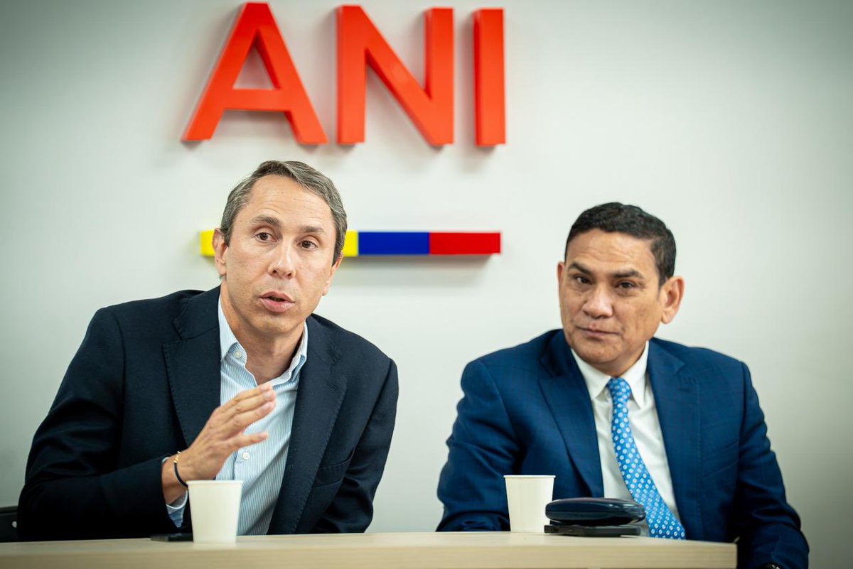 ANI_Colombia's tweet photo. #AgendaANI |El Vicepte @robeuparelabrid lidera mesa de trabajo con el senador @DidierLobo_Ch y alcaldes de Bosconia, Aracataca, El Copey, Chiriguaná y Valledupar, como parte de los compromisos adquiridos en el debate de control político y solicitudes ciudadanas sobre #RutadelSol3 https://t.co/JKIewrwcN7