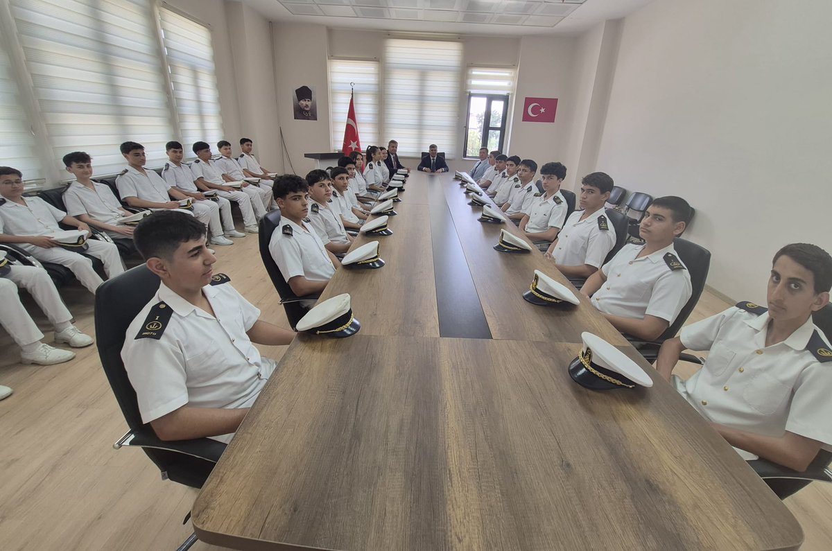 mdtomtal's tweet photo. Okulumuz öğrencileri, sınıf rehber öğretmeni ve Okul Müdürümüz ile Akdeniz Kaymakamı Zeyit ŞENER'le buluştu.

@tcmeb @UABakanligi @a_uraloglu @TOBBiletisim @RHisarciklioglu @tcmeb_mtegm @skaygusuz @valiatillatoros @MersinMEM @Muhammed0744 @Mersin_DTO @ZeyitSener @saimdemir33 https://t.co/nVV27tMzqL
