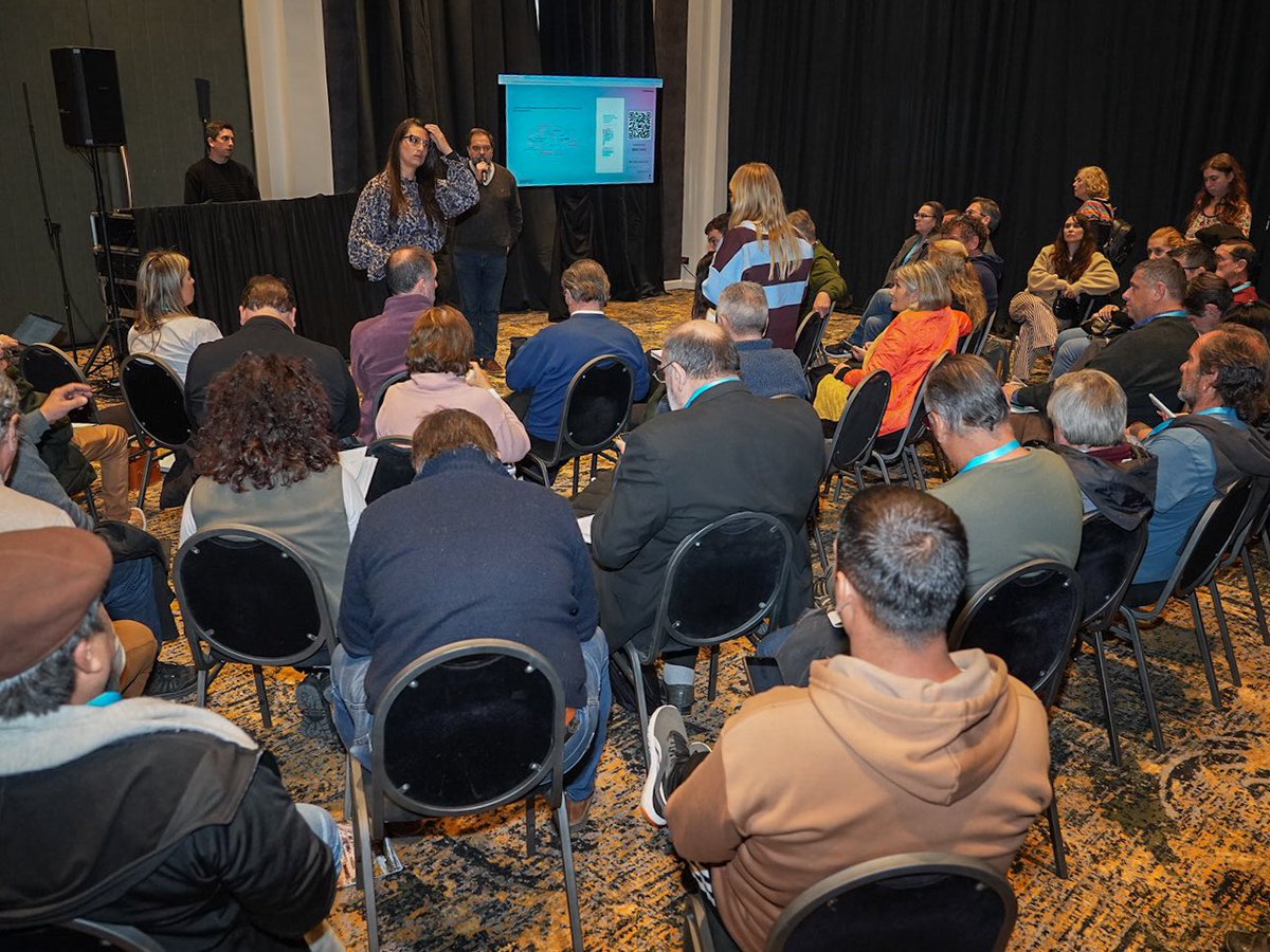 gkatopodis's tweet photo. También conversamos sobre cómo hacemos ciudades más inclusivas, con infraestructura que garantice arraigo, oportunidades y desarrollo local.

Trabajamos sobre infraestructura del cuidado con equipamiento para garantizar el derecho a cuidar y recibir cuidados, reduciendo desigualdades sociales y territoriales.

Y abrimos un espacio central para las juventudes, que se llenó de pibas y pibes que quieren participar en la planificación de la educación, el trabajo, la innovación y el futuro de esta región.