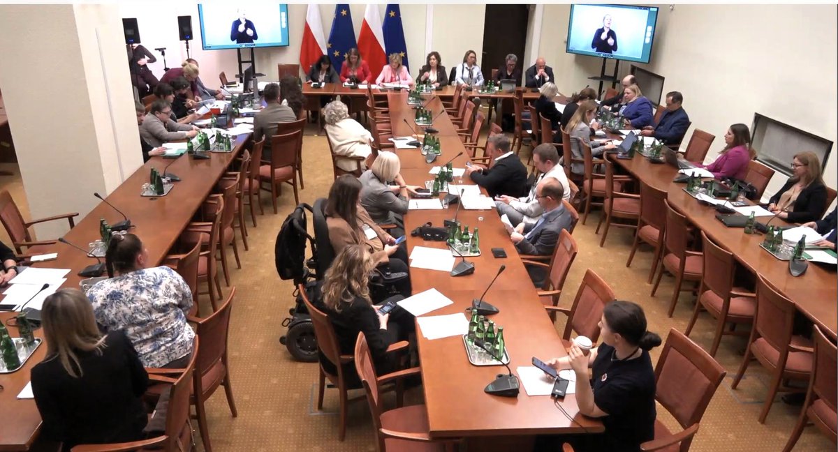 oko_press's tweet photo. Asystencja osobista: podkomisja sejmowa kończy pracę. Teraz projektem zajmie się Komisja Polityki Społecznej. Ma się zebrać 28 maja
@Agajed @PFON_OzN #asystencjaosobista #okopress
https://t.co/304wlL7K4m https://t.co/5HTuhjk85I