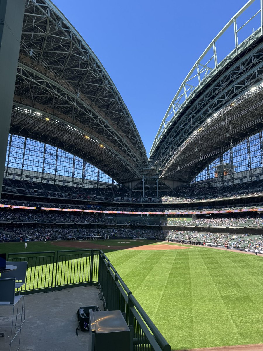 cWard_Too_7's tweet photo. 16th game of the year and the roof is OPEN! https://t.co/oTkbnJDSHZ