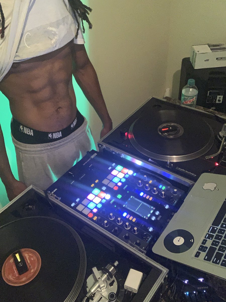 BDC912c's tweet photo. Would you let me teach you how to Dj? https://t.co/wlT2I9GcCh