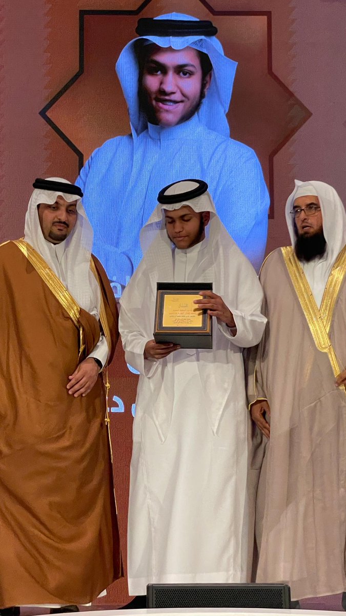 ahadrafidah2030's tweet photo. انفاذً لتوجيهات سمو أمير منطقة عسير -حفظه الله- بدعم حفظة  كتاب الله وتسخير كافة الإمكانات لخدمتهم . 

رعى سعادة محافظ #أحد_رفيدة أ.ناصر بن عشق بن شفلوت حفل الجمعية الخيرية لتحفيظ القرآن الكريم بالواديين.
الحفل أقيم لتكريم 40 حافظًا وحافظة لكتاب الله عز وجل ممن أتموا حفظ القرآن الكريم في أجواء إيمانية احتفى بها الأهالي بهذا الإنجاز المبارك.
وشهد الحفل حضور كلا من:
- وكيل شيخ شمل قبائل الحاف ووقشة وآل الجحل .
- عدد من مدراء الإدارات الحكومية والأهلية بمحافظة أحد رفيدة ومركز الواديين
- أولياء أمور الطلاب والطالبات وأهالي المركز .