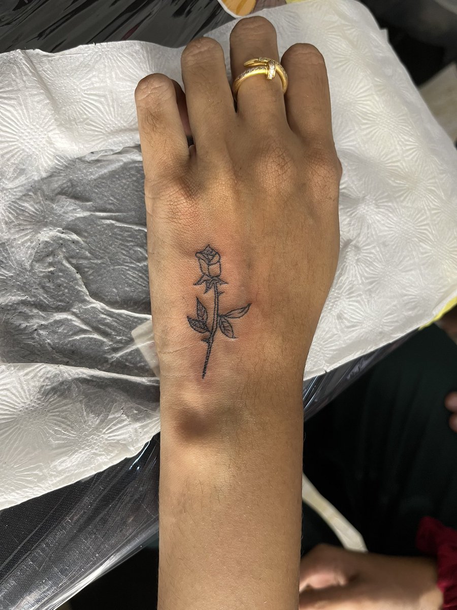kinginkstudio's tweet photo. King Ink Studio 🧿 King Ink Studio - Book Your Appointment Now (It’s Good To Have Tattoos) 

Contact us now at +94 771766774 (WhatsApp Or Direct) 

Tattoo Artist 👩‍🎨- @avishadissanayaka 

#finelinetattoos #tattoostyle #tattoosketch #tattoosandflash #tattoosandmusclesr https://t.co/PN70sCxvrh