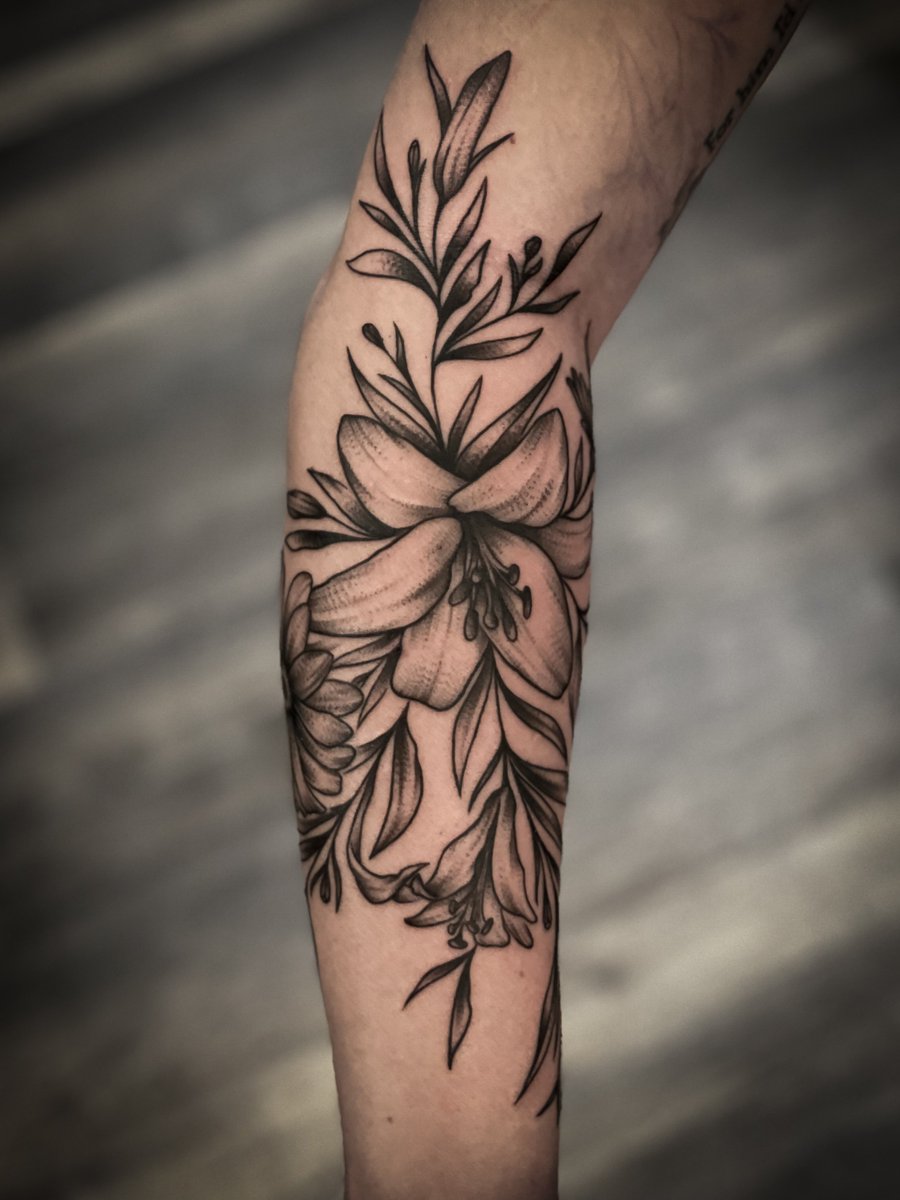 ic3dlab's tweet photo. 🌸 Floral arm tattoo I did.

Booking now 👉  https://t.co/P6z75phizT 

📍Pain & Pleasure Tattoo Gallery
927 W Washington Street, Sandusky, OH

#tattoo #tattooartist #blackandgreytattoo #floraltattoo #tattooart #inked #tattooed #tattoolife #tattoooftheday #customtattoo #sanduskytattoo #ohiotattoo #blackandgrey