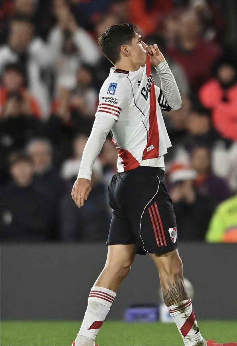 SoccerButtsArg tweet media