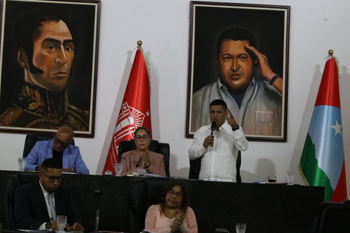 Asamblea_Ven's tweet photo. La Asamblea Nacional (AN) acompañó este jueves a los parlamentos regionales y municipales del país en el debate por la defensa territorial de la Guayana Esequiba. https://t.co/LRKRLDeAIU