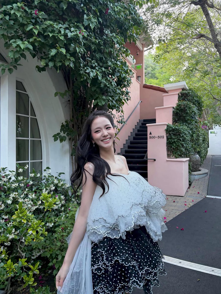 JISOO NEWS tweet media