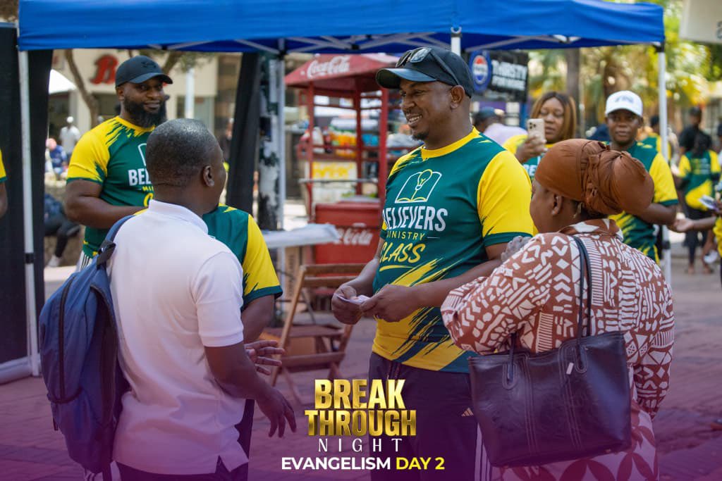 JoyMuseba's tweet photo. Leading From The Front!

We are in the streets of Harare ahead of Breakthrough Night, ministering to God’s people through His word and healing the sick.

Tomorrow Night is an encounter that you should not miss!

#Showgrounds #EastEndHall
#BreakthroughNight https://t.co/6WJ14u6C3q