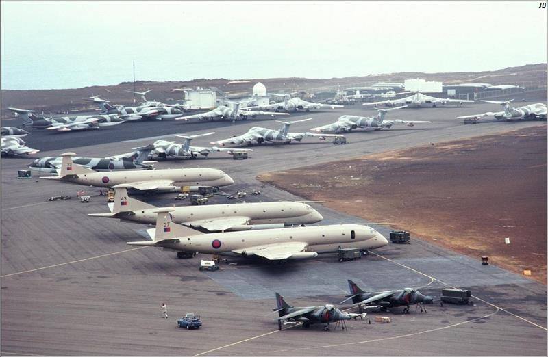 ron_eisele's tweet photo. 15 May 1982. A new world distance record for an operational reconnaissance mission was set by a British Aerospace Nimrod MR.2 of 201 Squadron from Ascension, which covered a distance of 8,300 miles over the South Atlantic in 19 hours 5 minutes. https://t.co/tPlaze4aD1