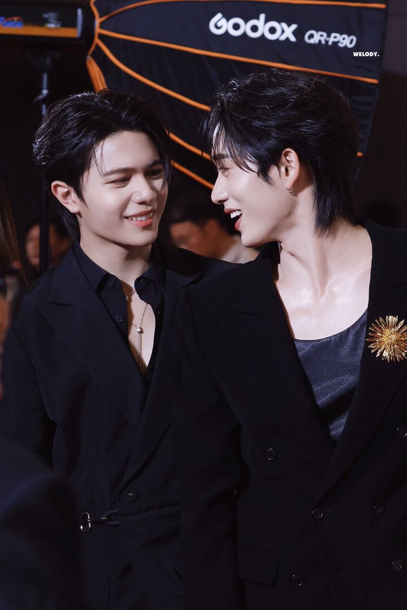 khaingLay tweet media