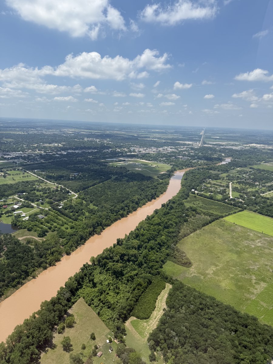 phi_richmond's tweet photo. Today’s crew enjoying their office views. ❤️ 😎 🚁 

#officeview #PHIhealth #flightparamedic #flightnurse #PHImedical #HereForYou #phicares #lifeflight #AirMedical #EMS https://t.co/YlxqP6Zsaq