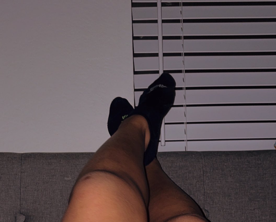 AnahiMami98's tweet photo. Pay to get my toes done pleasee🥺 #feetfetısh #feet #pay #paypig https://t.co/zOBSzva1B8