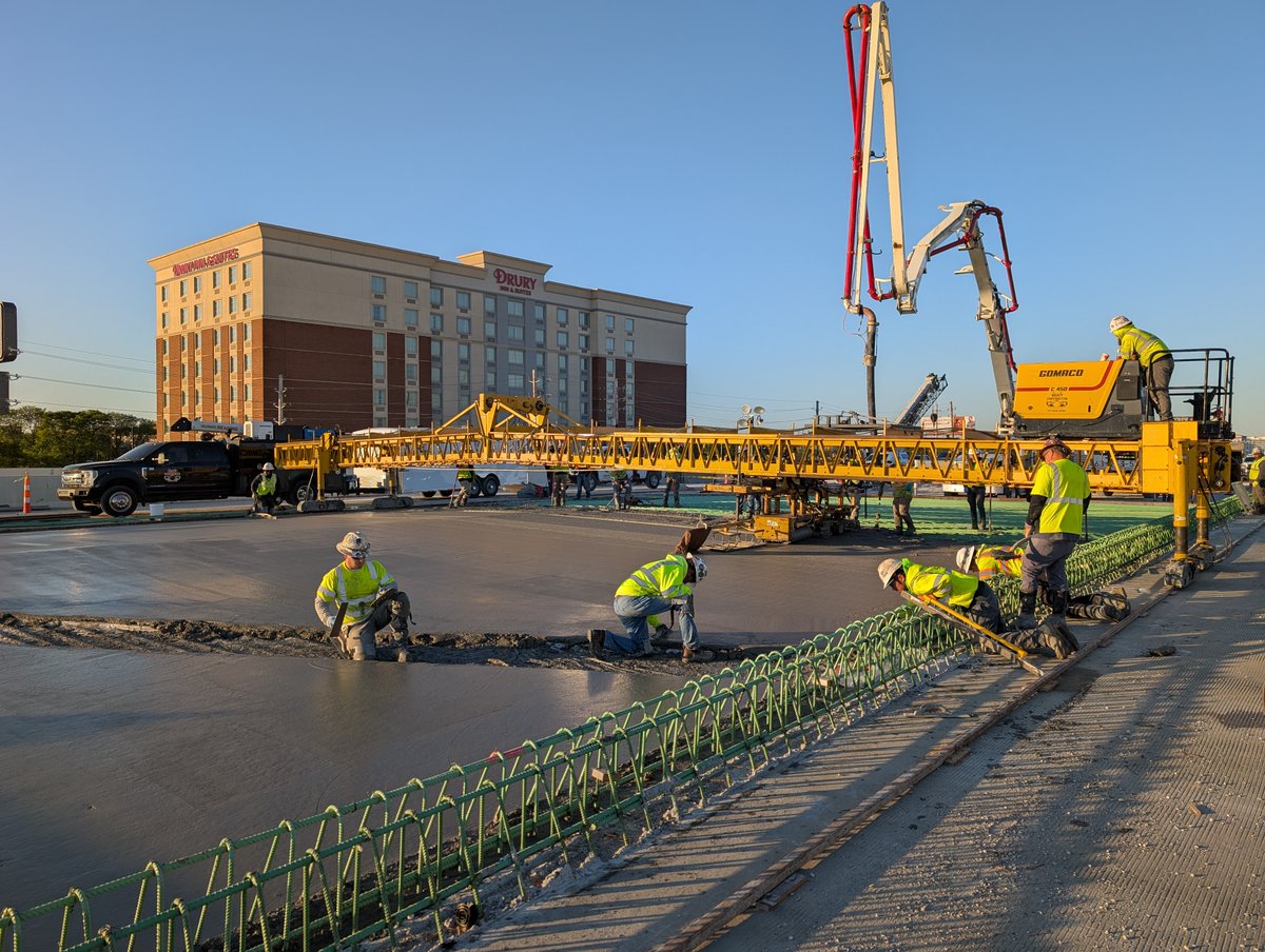 ClearPath465's tweet photo. Clear Path crews are staying busy! 

This week, crews poured part of the deck for the new northbound I-69 bridge over 82nd Street. This is the 14th and final new bridge on the project. 

The final deck pour is expected next week. https://t.co/z7b2CyYSY7