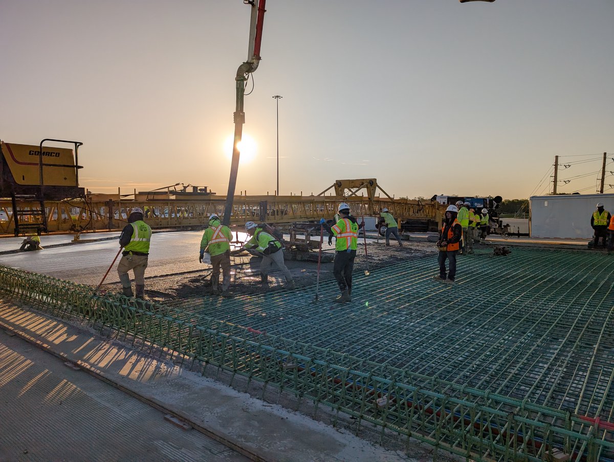 ClearPath465's tweet photo. Clear Path crews are staying busy! 

This week, crews poured part of the deck for the new northbound I-69 bridge over 82nd Street. This is the 14th and final new bridge on the project. 

The final deck pour is expected next week. https://t.co/z7b2CyYSY7