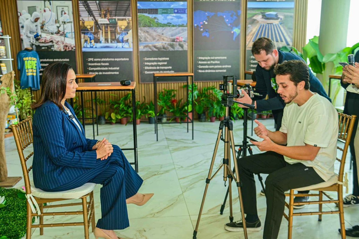 mailzaacre's tweet photo. 🌎 O Acre ocupa uma posição estratégica na Amazônia e nas rotas de integração com o Pacífico. Durante o “Vem pro Acre”, mostramos à imprensa nacional como nosso estado está preparado para ampliar conexões, atrair investimentos e fortalecer novas oportunidades para toda a região. https://t.co/HHmHXs89JU